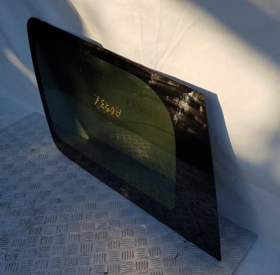 Стекло задней форточки левое Chevrolet Tahoe 2006-2014 25810433; 25778988; 10385140; 10385142