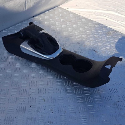 Накладка центральной консоли с ручкой АКПП Hummer H3 2005-2010 25795885; 15832105; 15818697