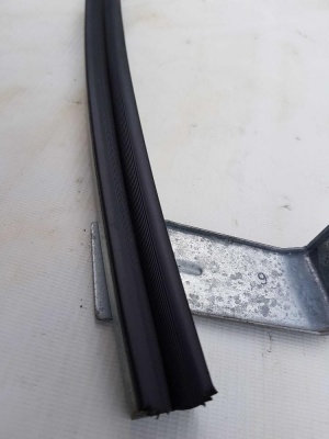 Направляющая стекла двери задней правой задняя Ford Explorer 5 BB5Z 7825796; BB53 7825796