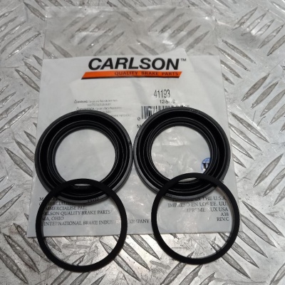 Ремкомплект заднего тормозного суппорта Chevrolet Tahoe/Cadillac Escalade 2000-2006 переднего 2007-2014 Carlson 41193; 18040086