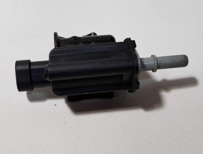 Клапан вентиляции топливного бака Chevrolet (General Motors) 12597341