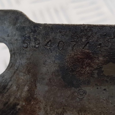 Петля капота правая верхняя Cadillac Escalade 2006-2014 15940741; 15942146