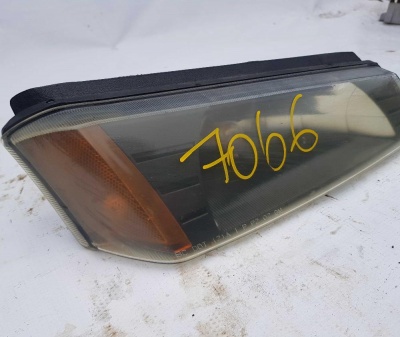 Габарит передний правый Chevrolet Avalanche 2001-2006 15077337; 15070008; 15771436