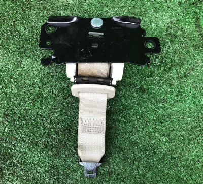 Ремень безопасности третьего ряда центральный Cadillac Escalade 2015-2017 19303004 ; 13114940