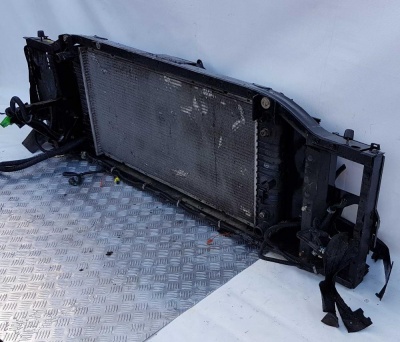 Передняя панель(Телевизор) Chevrolet Tahoe 1999-2006 25815981