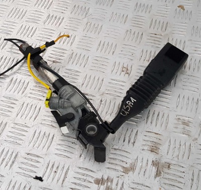 Замок ремня безопасности передний правый Ford Escape 2007-2012 8L8Z 7861202 AA; 8L84 78610E14