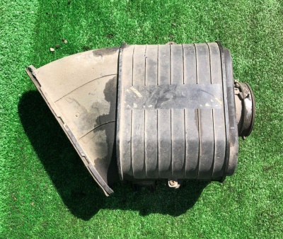 Корпус воздушного фильтра Hummer H2 2003-2009 19153610 ; 88963683 ; 15059590