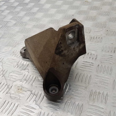 Кронштейн ДВС правый Chevrolet Camaro 2012-2015 92249330; 92200268