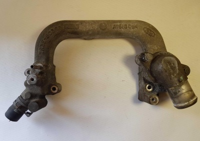 Корпус термостата Ford Explorer 3 7R3E 8C368; 7R3Z8C368A