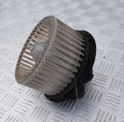 Мотор отопителя Chevrolet Tahoe 2006-2014 22741027; 20883397; 20828731; 20760618; 25860468; 89018758; 89018283; 52495872; 52439553