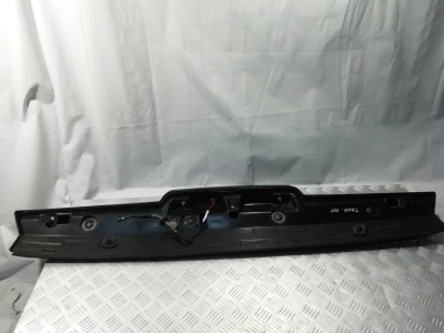 Спойлер (дефлектор) крышки багажника Chevrolet Tahoe 2006-2014 25794624; 15178712; 25794612