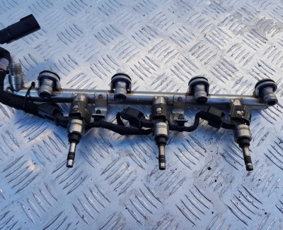 Топливная рампа правая (3.6L) Chevrolet Camaro 2009-2016 12629929; 12634126; 12629930