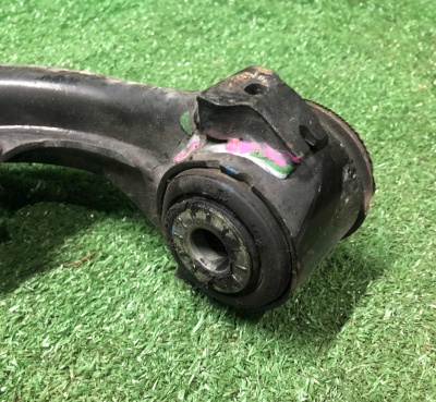 Рычаг передний нижний правый Chevrolet Tahoe / Escalade 2021-н.в. 84729619