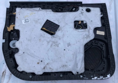 Обшивка пассажирской двери Chevrolet Tahoe 2015-2020 84676596 ; 84381973 ; 84365566 ; 84192435 ; 84104172 ; 22910939 ; 23285801