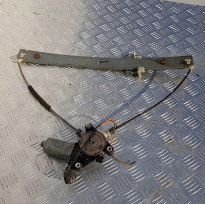 Стеклоподъемник передний правый Ford Escape 2000-2007  2L8Z 7823200 BA