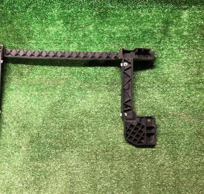 Опорный кронштейн правый Chevrolet Tahoe / Escalade 2021-н.в. 84762898