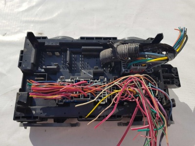 Блок предохранителей Cadillac Escalade 2006-2014 19210436; 19210437; 22798217; 25941368