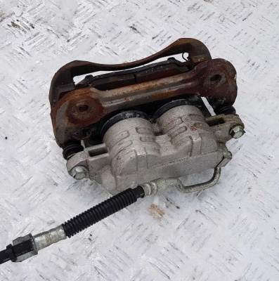 Суппорт тормозной передний левый Ford Mustang 2004-2014 4R3Z 2B121 AA; 4R33 2B302 AA