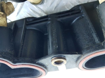 Впускной коллектор нижняя часть с топливной рампой Ford Escape 2000-2007 YF1Z 9424 BA; YL8Z 9F792 GA; YL8E 9F792 GB; YL8Z 9F593 CB