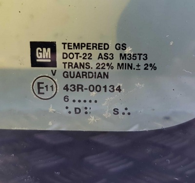Стекло задней форточки левое Chevrolet Tahoe 2006-2014 25810433; 25778988; 10385140; 10385142