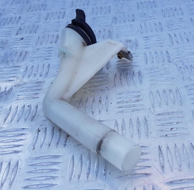 Горловина бачка стеклоомывательной жидкости Cadillac SRX 2009-2016 25979358; 25854598