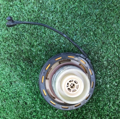 Крышка горловины топливного бака Ford F-150 2004-2005 4L3Z 9030 AB ; 4L34 9030 AD/AC/AB