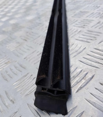 Бархотка/Уплотнитель стекла двери задней левой внутренний Ford Explorer 5 BB53 7825861; BB5Z 7825861