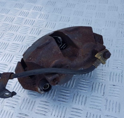 Суппорт тормозной передний правый Ford Expedition 2003-2006 2L1Z 2B120 BA; 6L14 2B294 AA