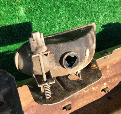 Противотуманная фара левая Cadillac Escalade 2003-2006 15252038 ; 15044519 ; 15187251