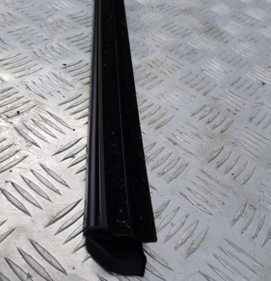 Бархотка/Уплотнитель стекла двери задней правой внутренний Ford Explorer 5 BB53 7825860; BB5Z 7825860