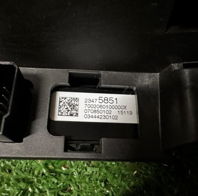 Блoк кнопок cистeмы cтaбилизации Cadillac Escalade 2015 84247730 ; 23475851 ; 23135460