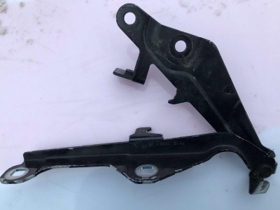 Петля капота левая Ford Mustang 2015-2020 FR3Z 16797 C ; FR3C 9275 AB