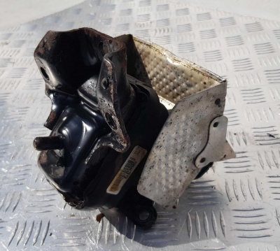Опора ДВС Cadillac Escalade 2006-2014 15854939; 15837373
