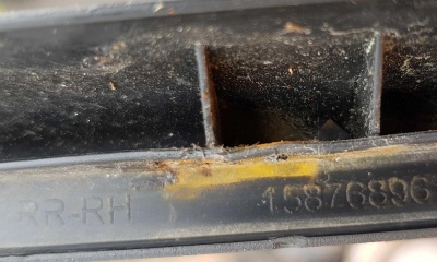 Молдинг задней правой двери Chevrolet Tahoe 2006-2014 15876896