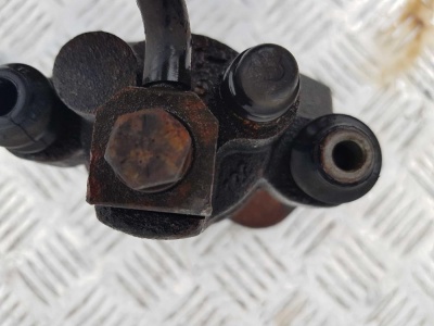 Суппорт тормозной задний левый Ford Escape 2000-2012 6L8Z 2553 A