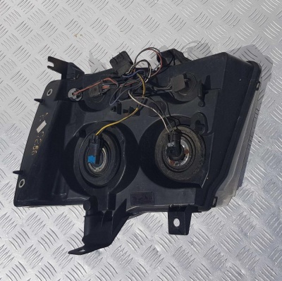 Фара передняя правая (с дефектом) Chevrolet Tahoe 2006-2014 22853026; 20760579; 15950808; 15882878