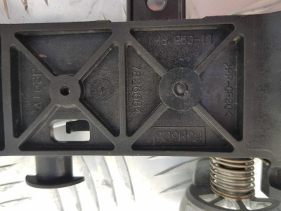 Кронштейн ручки двери правой Ford Explorer 5 BT4Z 7826684 A; BB5Z 7826684 A; CB5Z 7826684 A; DB5Z 7826684 D