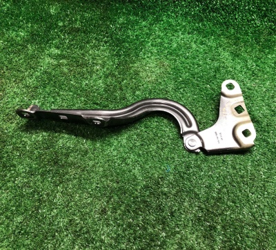 Петля капота левая Chevrolet Tahoe / Escalade 2021-н.в. 84342481