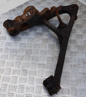 Рычаг подвески передний левый нижний Chevrolet Tahoe 1999-2006 12475479; 15047209L