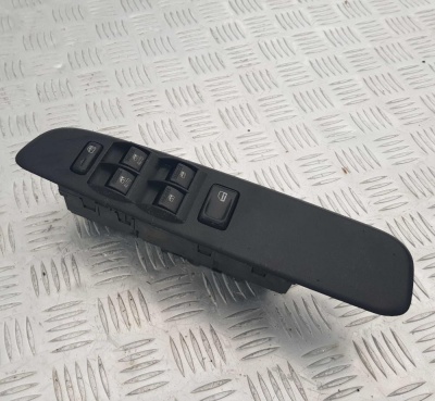 Блок управления стеклоподъемниками водительский Chevrolet TrailBlazer 2001-2009 25866993; 25861563; 25811560; 15857286; 15829849