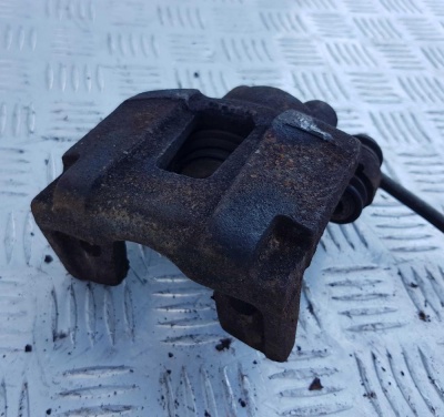 Суппорт тормозной задний правый Lincoln Aviator 2002-2005 6L2Z 2552 A; 2C5Z 2552 AA