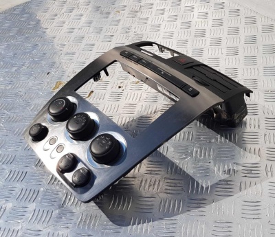 Панель/Рамка магнитолы и климат-контроля Hummer H3 20756985