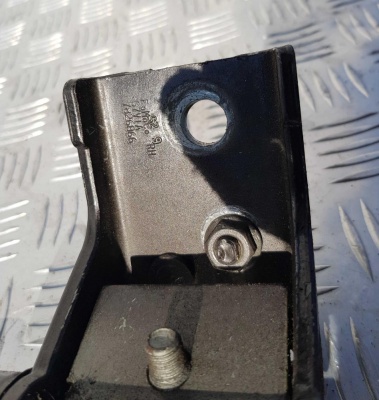 Дверная петля задняя правая нижняя Ford Explorer 4 7826866; 6L2Z 7826810