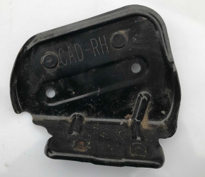 Кронштейн дверной карты пассажирской Cadillac Escalade 2015-2020 23455222 ; 22910270