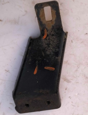 Кранштейн переднего бампера левый Cadillac Escalade / Tahoe  2015-2020 22829663