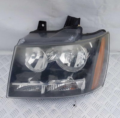 Фара передняя левая (с дефектом) Chevrolet Tahoe 2006-2014 22853025; 20760578; 15950807; 15882877; 15853252; 15820048; 15819693; 15200040; 15863394; 15895612