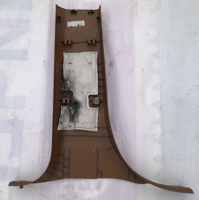 Накладка средней стойки правая Cadillac Escalade / Tahoe 2015-2020 23257451