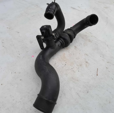 Патрубок интеркулера правый верхний с клапаном By-pass Ford Mustang 2015-2020 CJ5Z 9U465 A; FR3Z 6C646 A/C; FR3C 6C646; CJ5G 9U465 BA