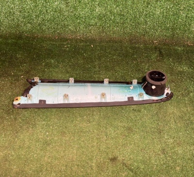 Накладка торпедо с дефлектором правая Chevrolet Camaro 2016-2024 84124221 ; 23505182 ; 84091802