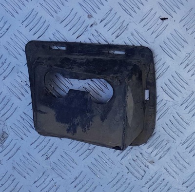 Накладка буксировочного крюка левая Cadillac Escalade 2006-2014 15893972